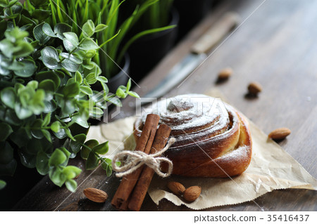 Delicious pastry with cinnamon and fruit  35416437