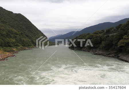 Yoshino River middle basin (view from Ikeda Dam) Yoshino River middle basin (view from Ikeda Dam) 35417604