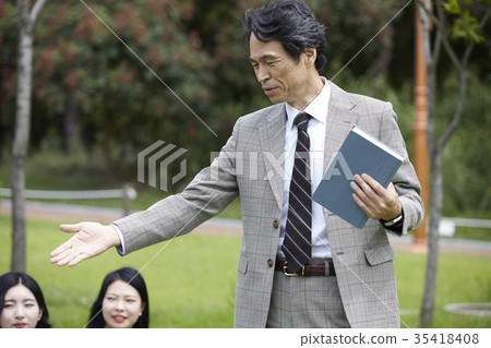 教授,大學生 教授,大學生 35418408