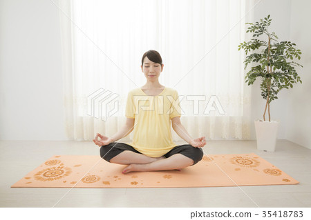 Maternity yoga image Maternity yoga image 35418783