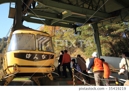 Hozuyama ropeway in autumn Hozuyama ropeway in autumn 35419219