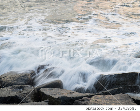 Spray tapping reef 35419583