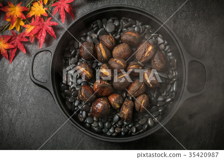 Grilled chestnut Roasted chestnuts Grilled chestnut Roasted chestnuts 35420987