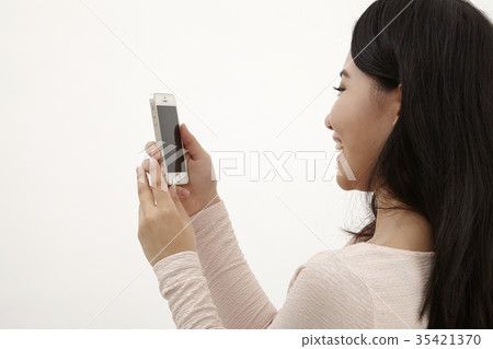 woman text messaging 35421370