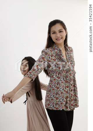 mothe and daughter back to back mothe and daughter back to back 35421594