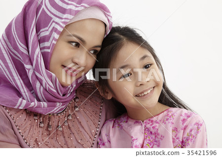 loving mother and daughter 35421596