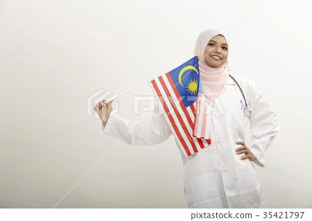 doctor holding mlaysia flag doctor holding mlaysia flag 35421797