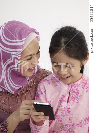 mother and daughter mother and daughter 35421814