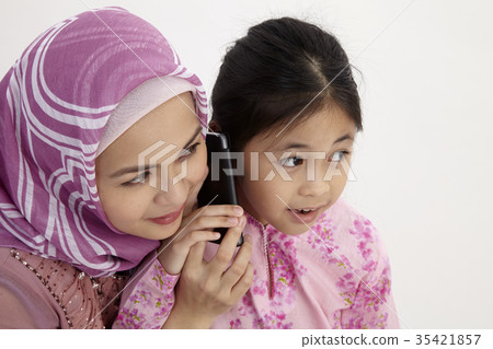 mother and daughter 35421857