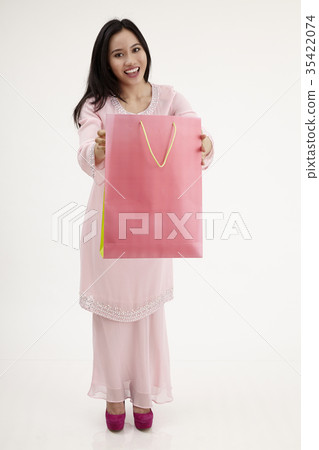 raya shopping 35422074