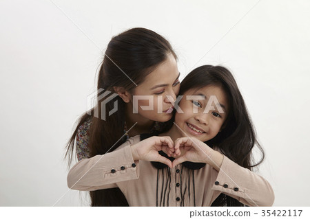 happy mother and daughter 35422117