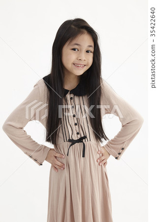portrait little girl portrait little girl 35422640