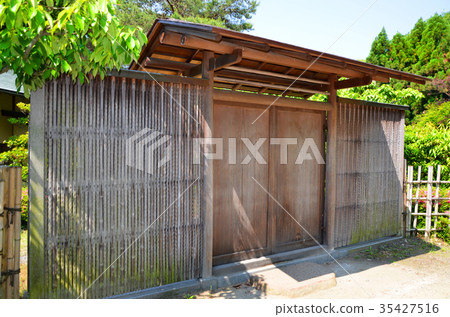 Tea room entrance 35427516