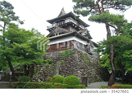 Maruoka Castle extant tower 35427601