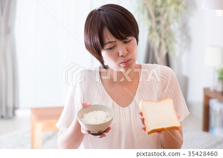 Middle-aged woman who eats rice or bread 35428460