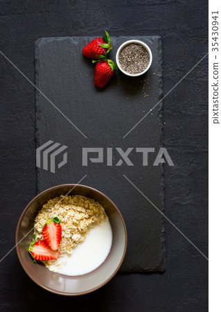 Healthy breakfast ingredients: Oatmeal, honey 35430941