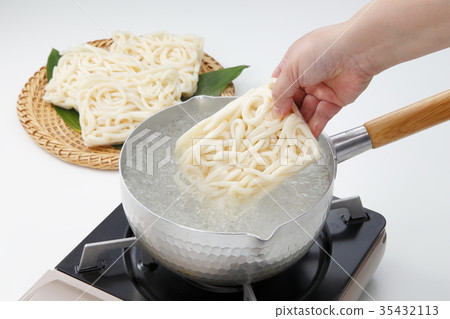 Frozen udon cooking 35432113