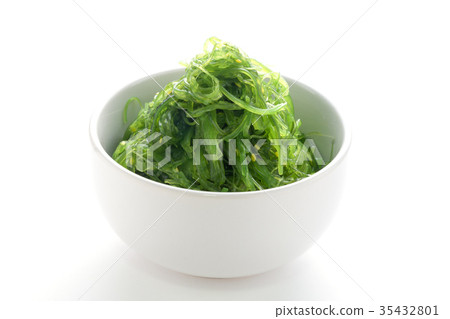 Hiyashi Wakame Chuka or seaweed salad 35432801