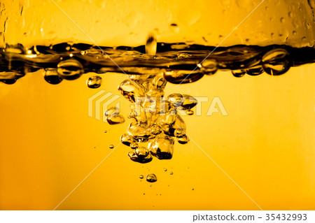 Bubbles in Water Oil, gold Beautiful background 35432993