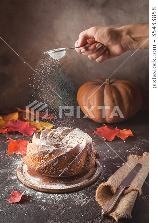 Bundt cake with saffron Bundt cake with saffron 35433858