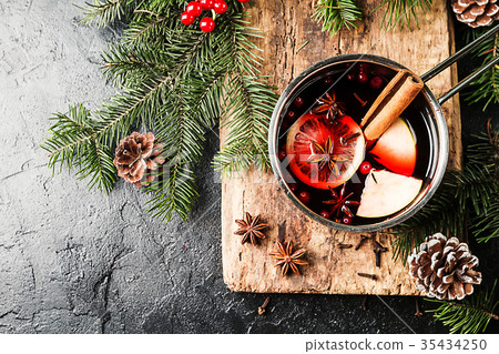 Hot mulled wine 35434250