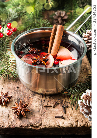 Hot mulled wine 35434252