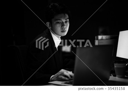超時工作的商人 35435158