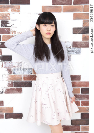 Young lady fashion portrait Young lady fashion portrait 35439617