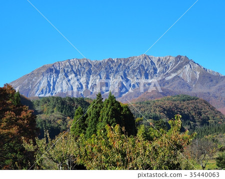 Landscape of the back of Oyama in autumn Landscape of the back of Oyama in autumn 35440063