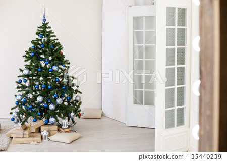 Christmas tree with blue in a white room with toys 35440239