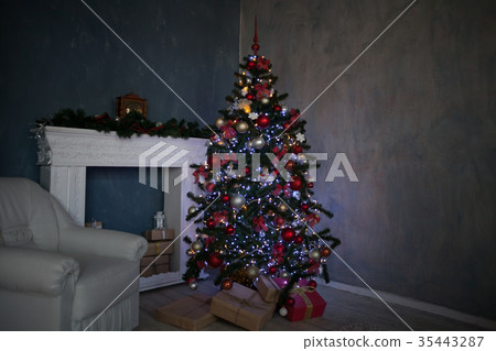 Christmas tree with presents, Garland lights new 35443287
