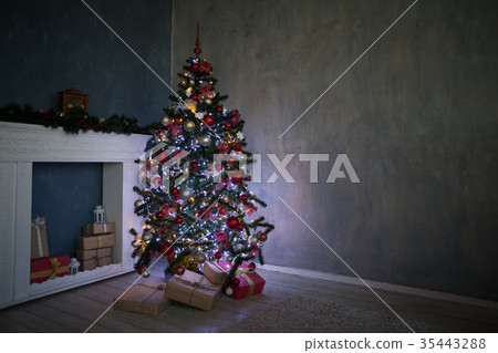 Christmas tree with presents, Garland lights new 35443288