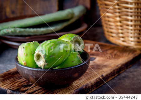 Tuna cactus fruit, Prickly pear, cactus pear 35444243
