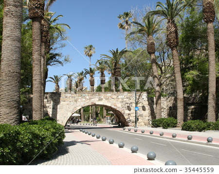 图库照片 stone bridge the entrance to the fortress