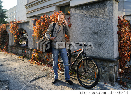 The man with a bag and a smartphone. 35446844