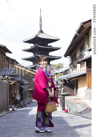 和服女人微笑肖像 和服女人微笑肖像 35448889