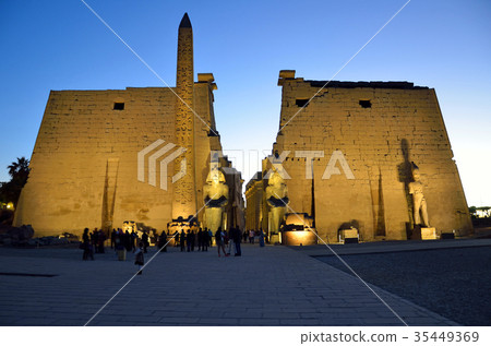 盧克索神廟的第一座塔 35449369