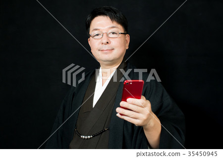 Middle man (kimono, smartphone) 35450945