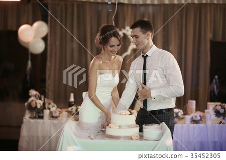 Wedding table setting 35452305