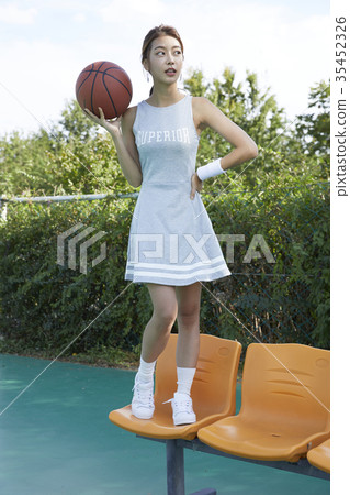 年輕女子，體育，籃球 35452326