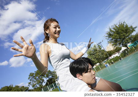 年輕男子，年輕女子，籃球，體育 35452327
