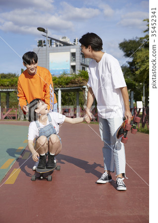 Young woman, young man, skateboarding 35452341