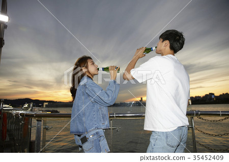 年輕的女人，年輕人，漢江，約會 35452409