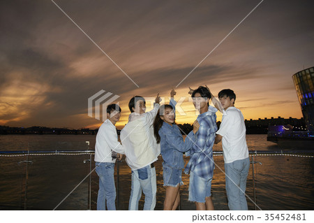 Young woman, young man, friend, Han river, leisure time 35452481