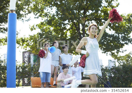 年輕的女人，年輕的男人，朋友，歡呼 35452654