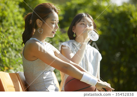年輕女子,體育,籃球 年輕女子,體育,籃球 35452838