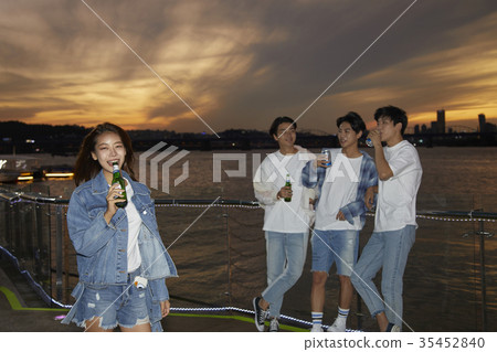 少婦,年輕人,朋友,漢江,業餘時間 少婦,年輕人,朋友,漢江,業餘時間 35452840
