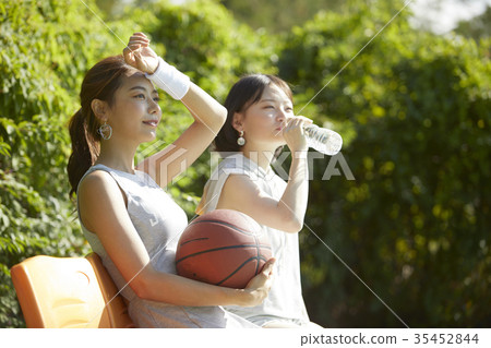 年輕女子，體育，籃球 35452844