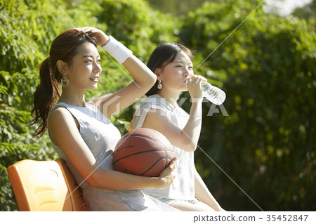 年輕女子,體育,籃球 年輕女子,體育,籃球 35452847