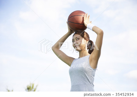 Young woman, sports, basketball Young woman, sports, basketball 35452934